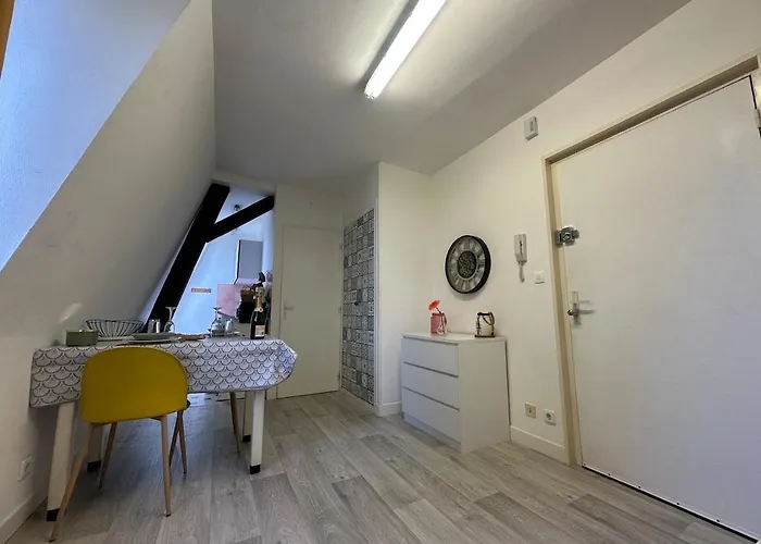 Calvaire Renove Proche Gare Sedan